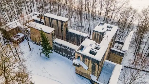 Śluza w Leśniewie Górnym w zimowej szacie, luty 2021 - zdjęcie 1