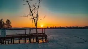 Zima i zachód słońca w porcie Tło Dla Mew - zdjęcie 1