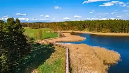 Piecki, ścieżka edukacyjna wokół stawu