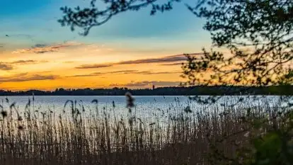 Zachód słońca nad jeziorem Święcajty, maj 2021