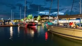 Nocne Mikołajki, Wioska Żeglarska i część promenady - zdjęcie 7