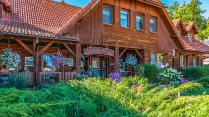 Restauracja Pod Dębem - zdjęcie 1