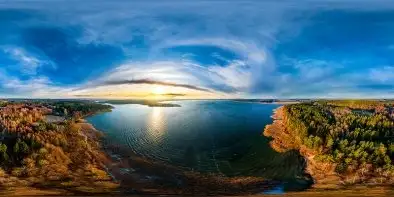 Wschód słońca nad jeziorem Gołdopiwo