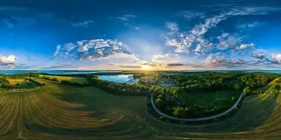 Zachód słońca nad jeziorem Sztynorckim i portem Sztynort