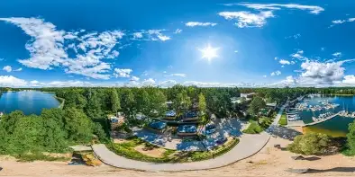 Port Tajty widoczny znad plaży