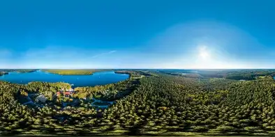 Puszcza Piska na zachodnim brzegu jeziora Bełdany