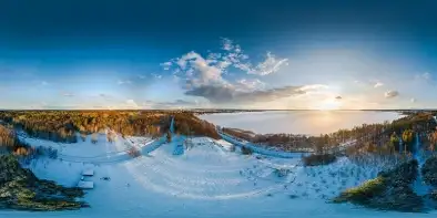 Wschód słońca, krzyż Św. Brunona i Niegocin