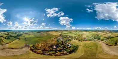 Pałac i wieś Nakomiady, październik 2022 r.