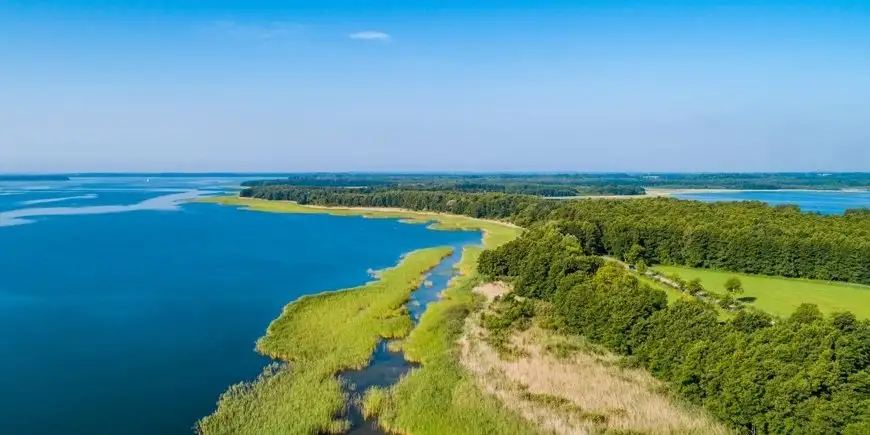 Największe jezioro na północy Mazur to?