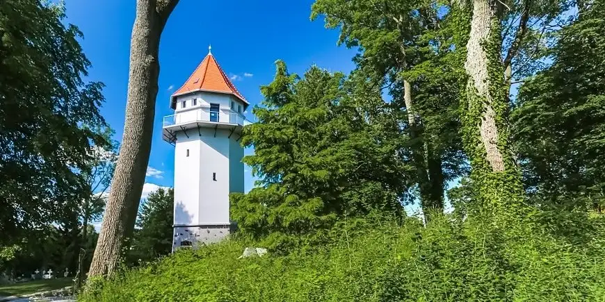 Lubujemy się w wieżach ciśnień, ta na zdjęciu znajduje się w miejscowości?